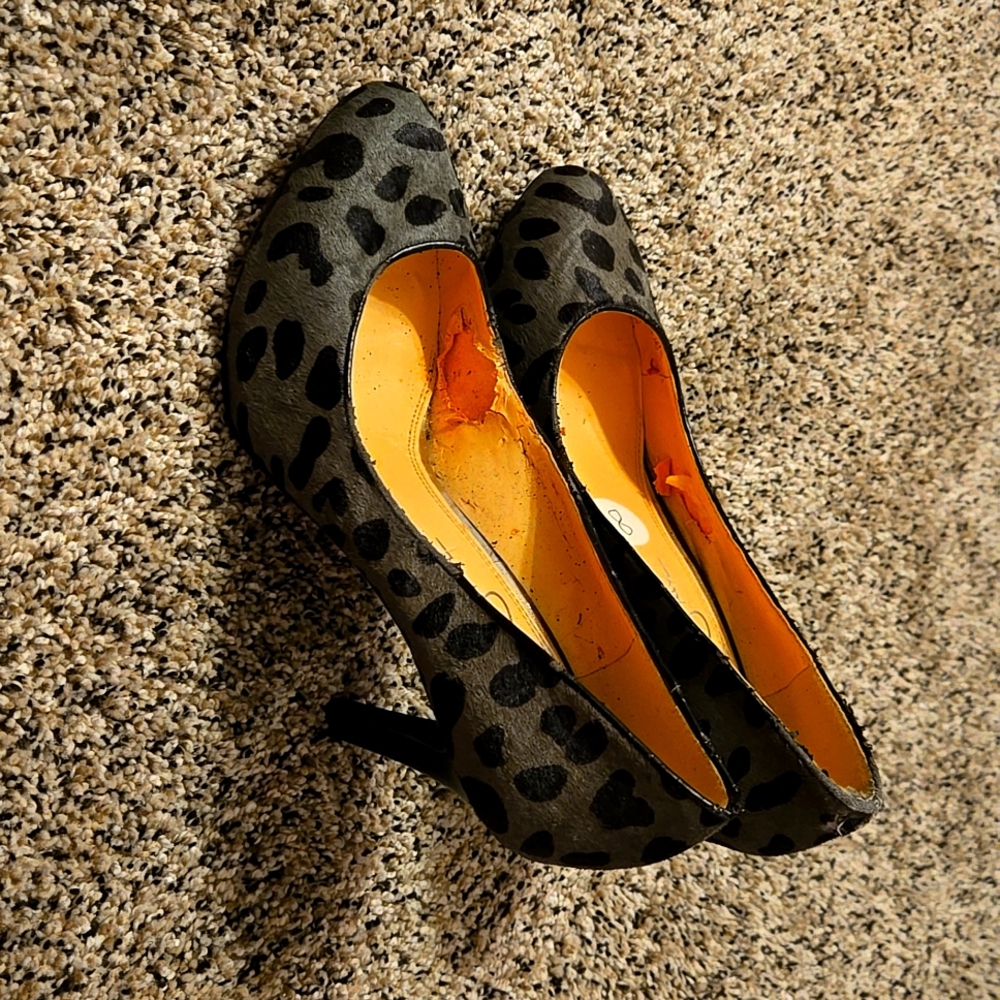 Jessica Simpson Fuzzy leopard never worn